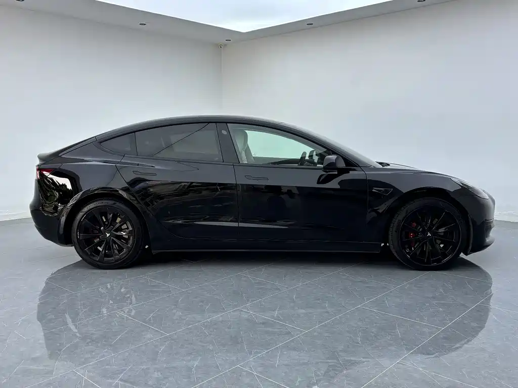 Tesla Model 3 — миниатюра 16