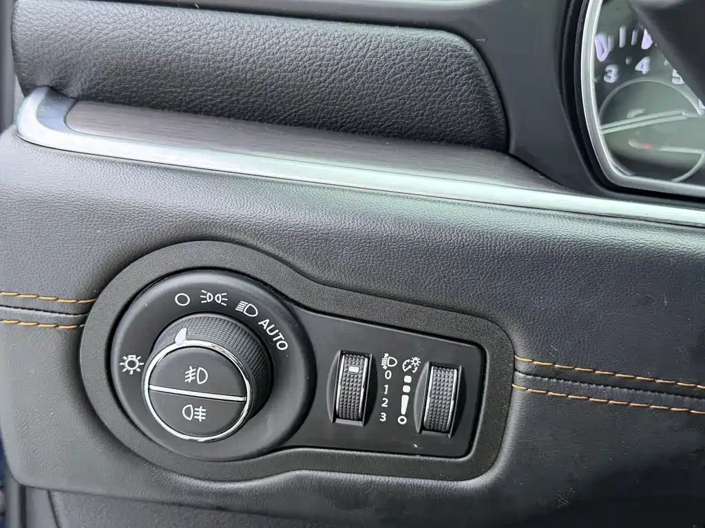 JEEP GRAND COMMANDER