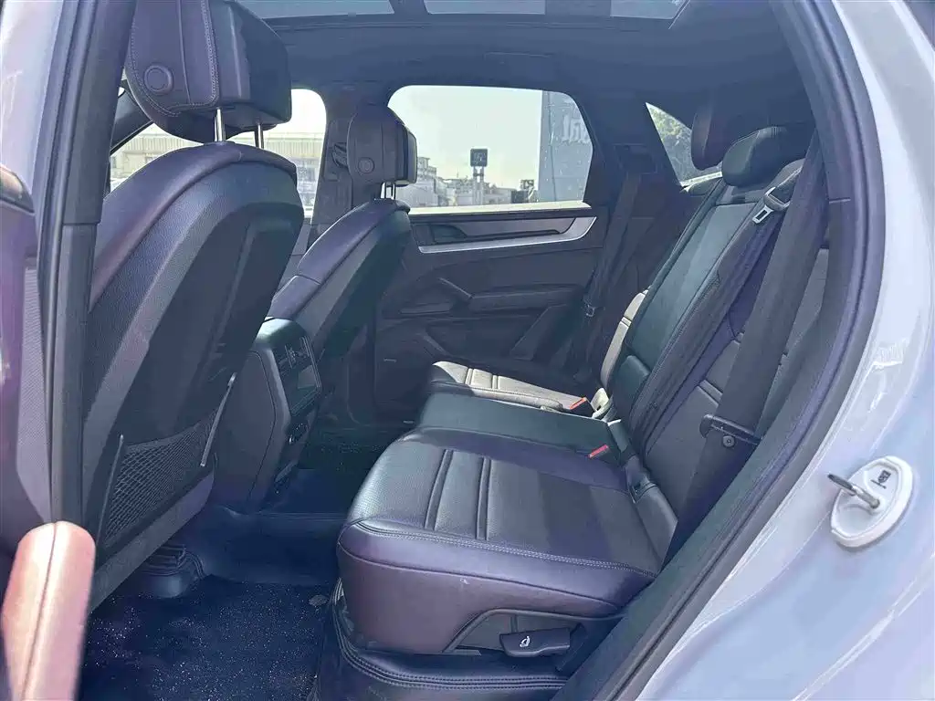 Porsche Cayenne — миниатюра 10