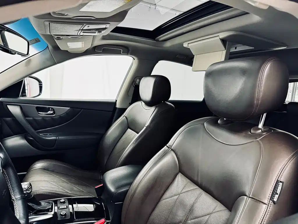 Infiniti QX70 3.7L Beyond Edition, фото 9