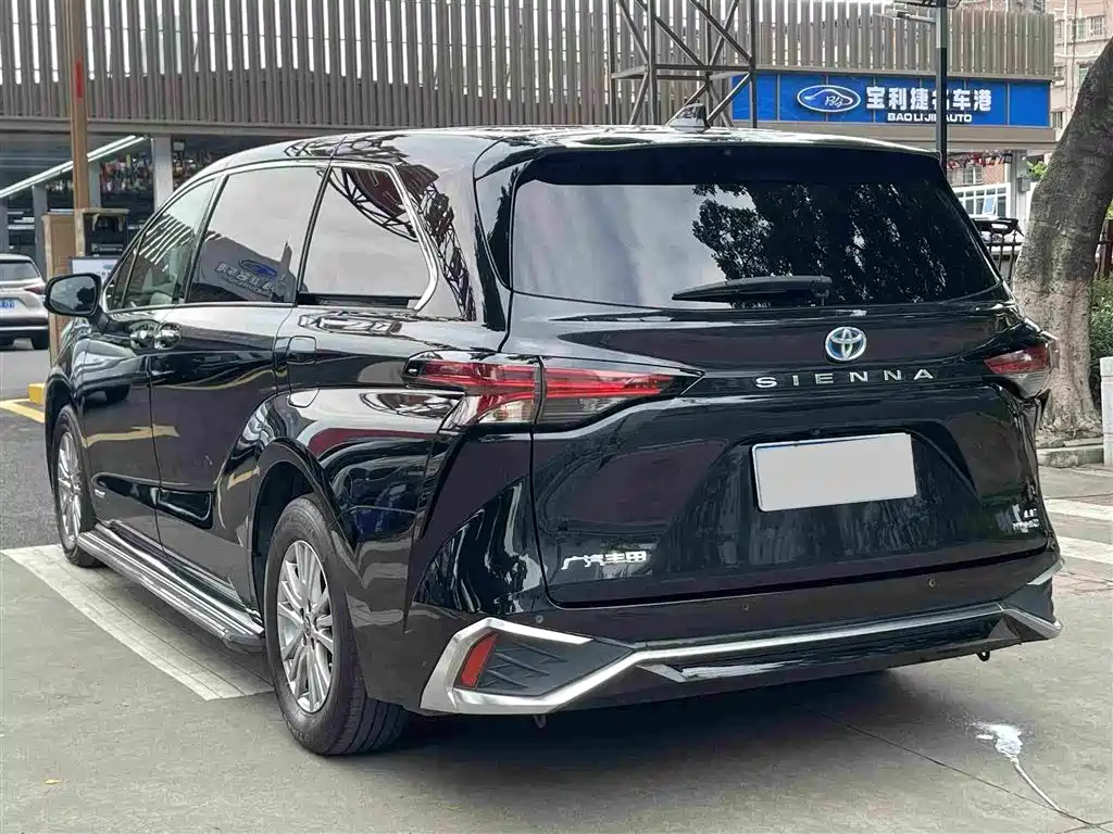 Toyota Sienna — миниатюра 5