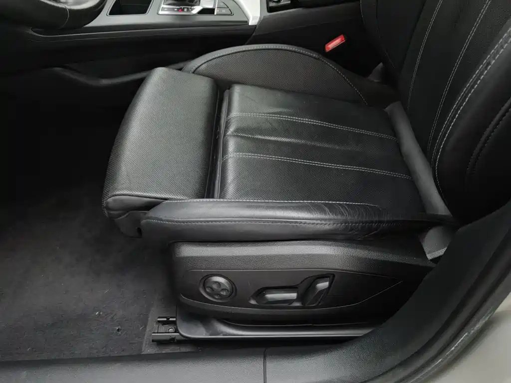 Audi A4L — миниатюра 20