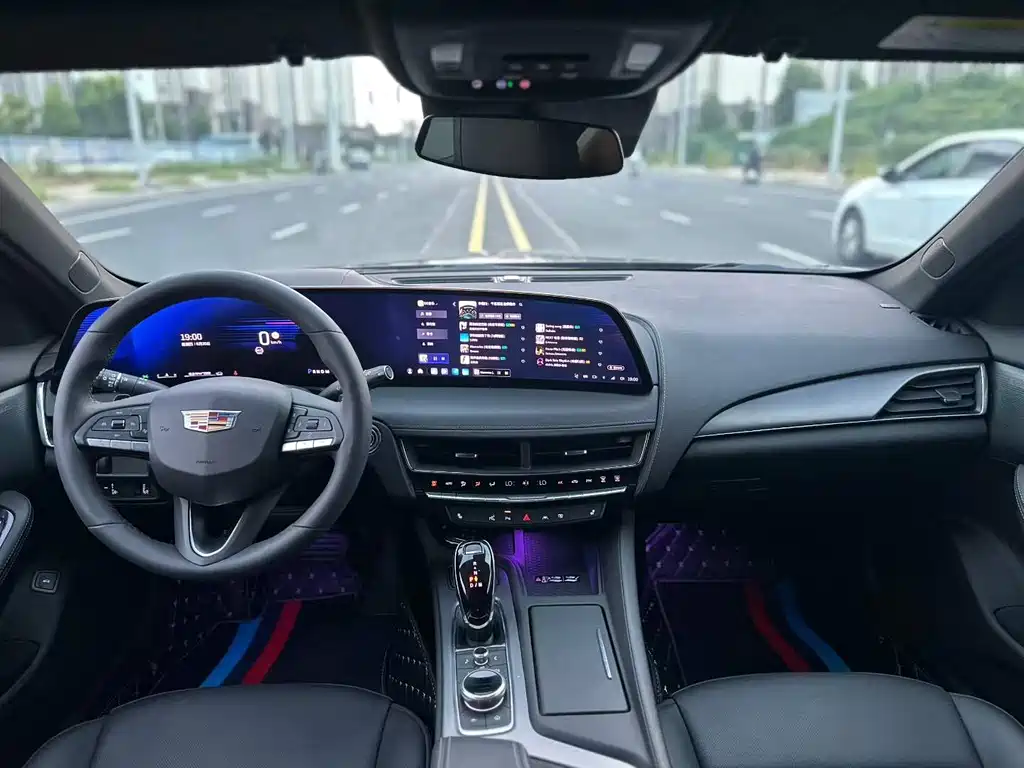 Cadillac CT5 — миниатюра 5