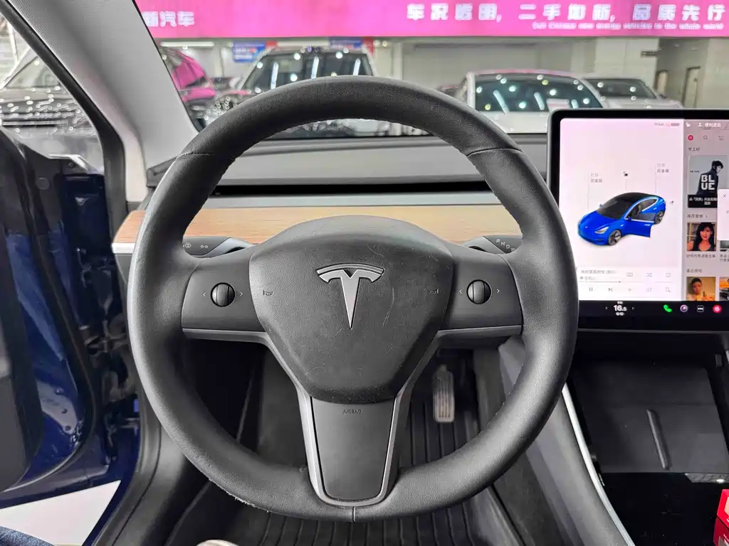 Tesla Model 3 — миниатюра 12