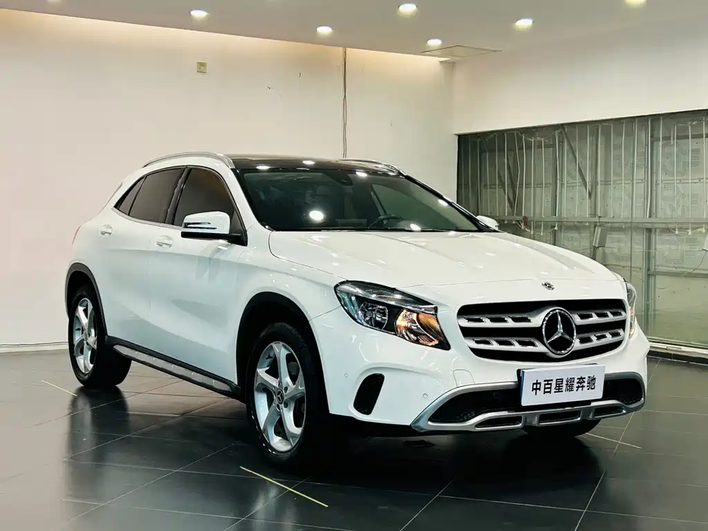 MERCEDES-BENZ GLA