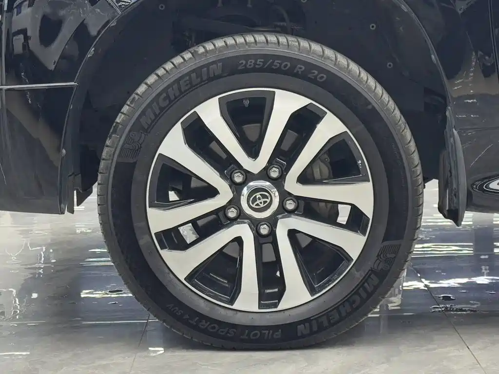 Toyota Land Cruiser — миниатюра 4