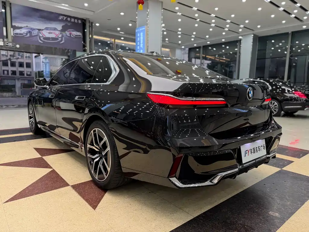 BMW 7 Series — миниатюра 27