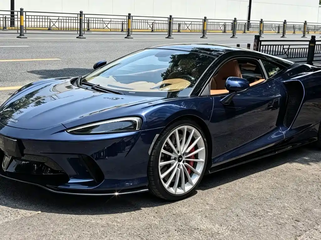 McLaren GT