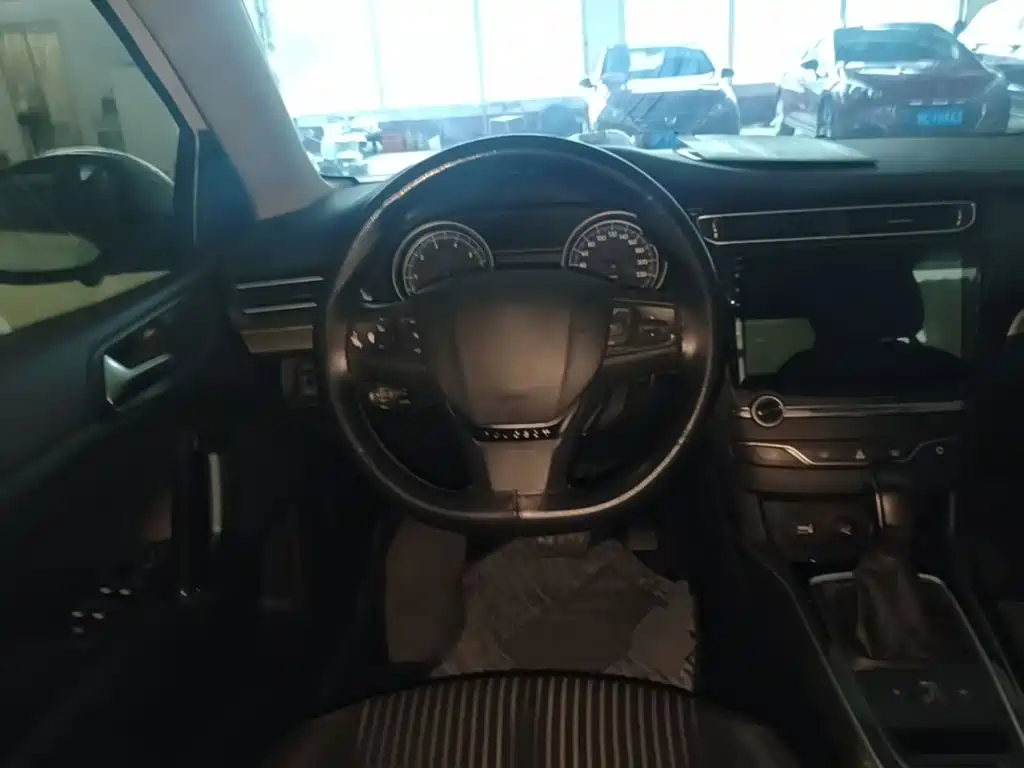 Peugeot 408 — миниатюра 11
