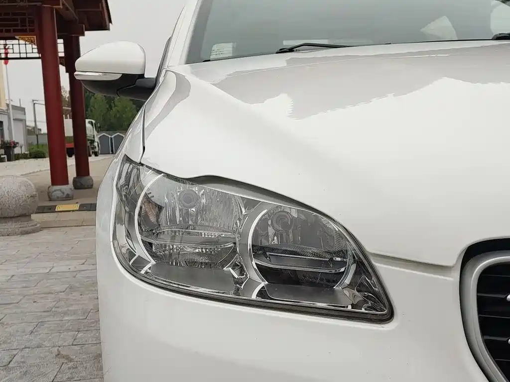Peugeot 301 2016 1.6L MT Comfort