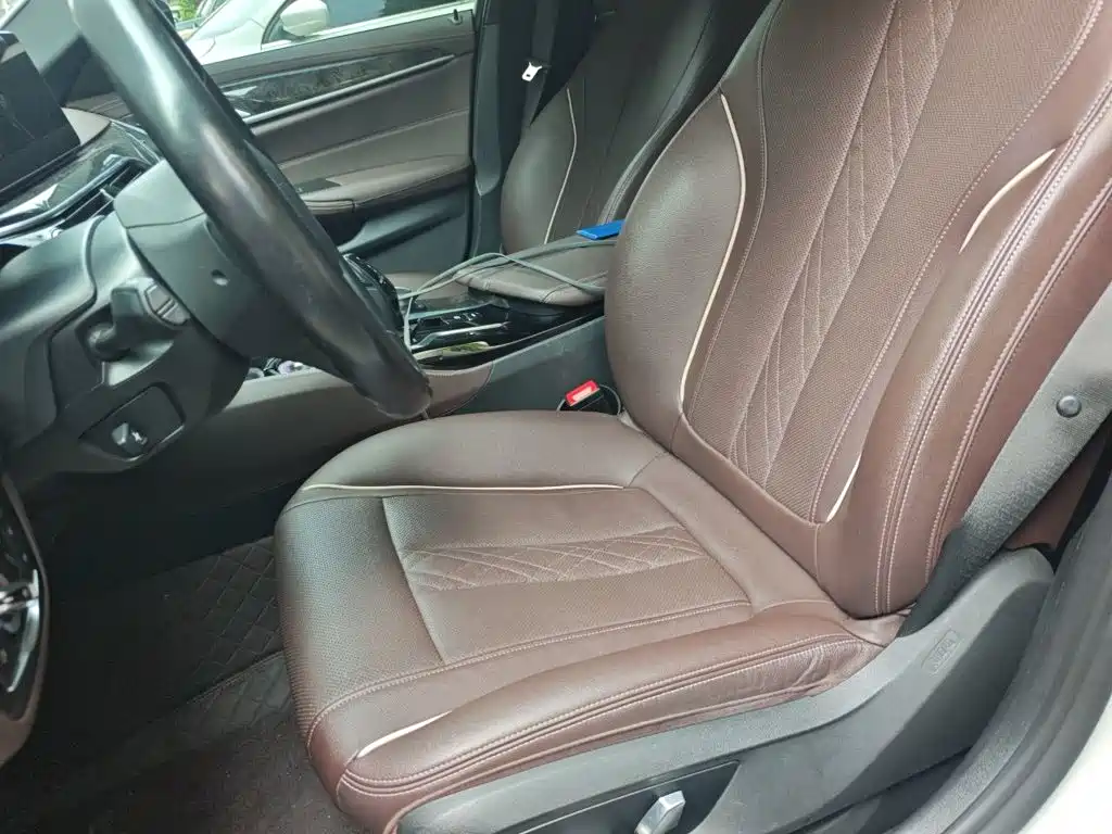 BMW 5 Series — миниатюра 8