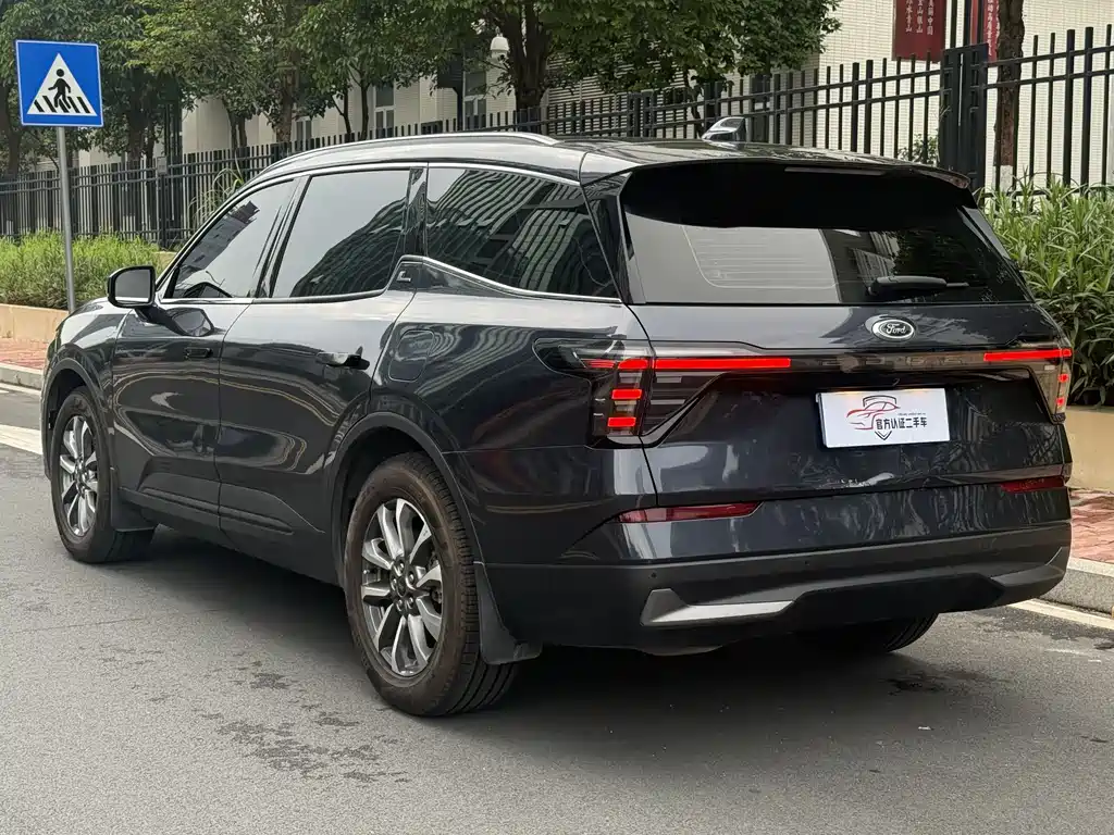 Ford Edge 2023 L 2.0T EcoBoost E мест Luxury