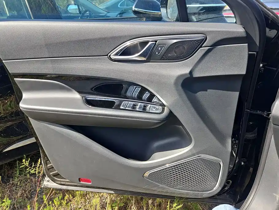 Hongqi Hongqi HS3 PHEV — миниатюра 7