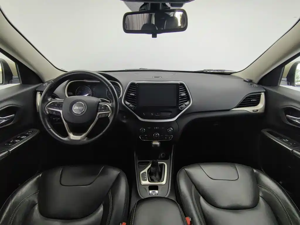 Jeep Cherokee — миниатюра 5