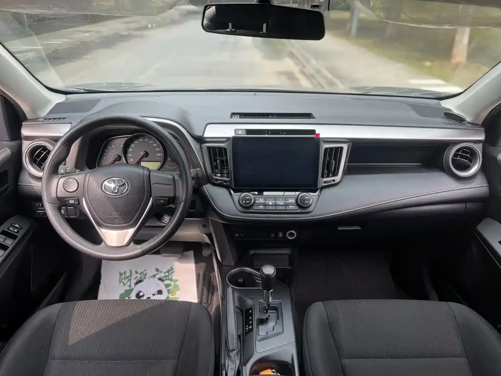 Toyota RAV4 — миниатюра 15