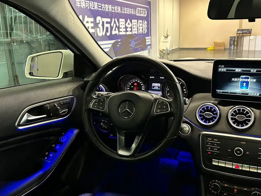 MERCEDES-BENZ GLA