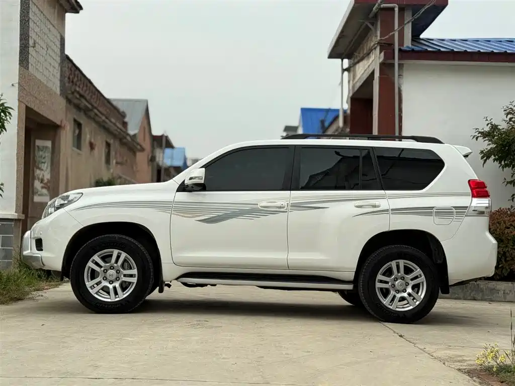 Toyota Land Cruiser Prado 2010 4.0L AT VX NAVI