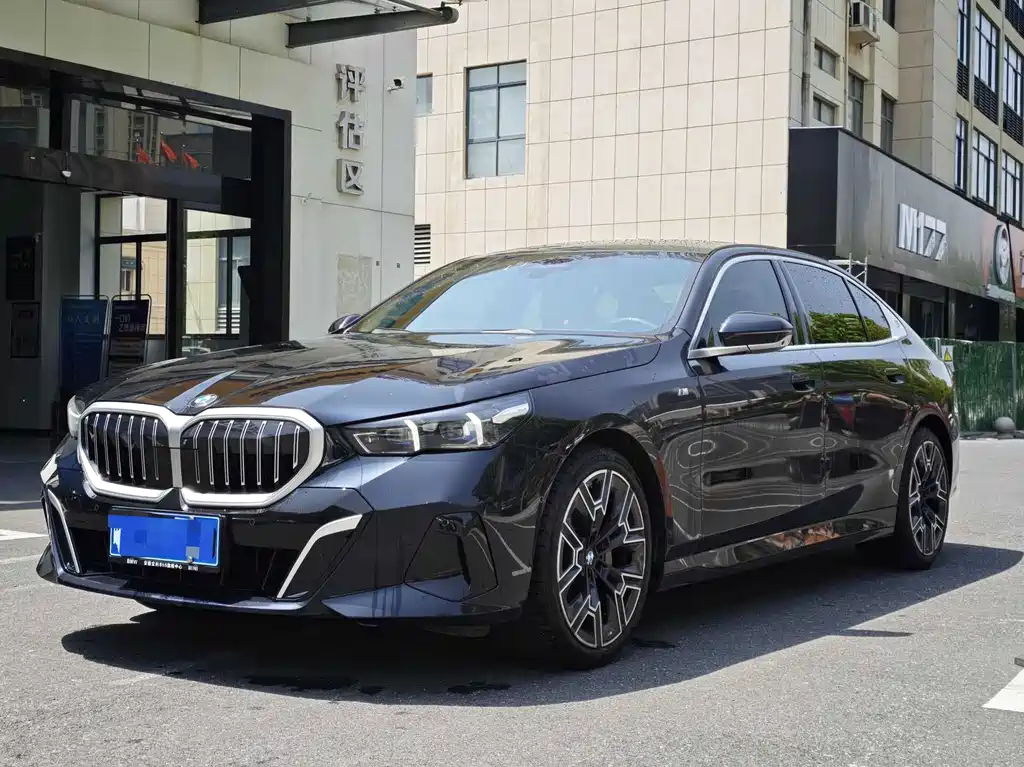 BMW 5 Series 2025