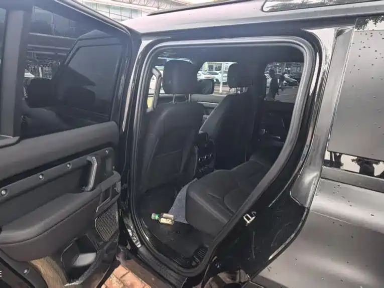 Land Rover Defender — миниатюра 3