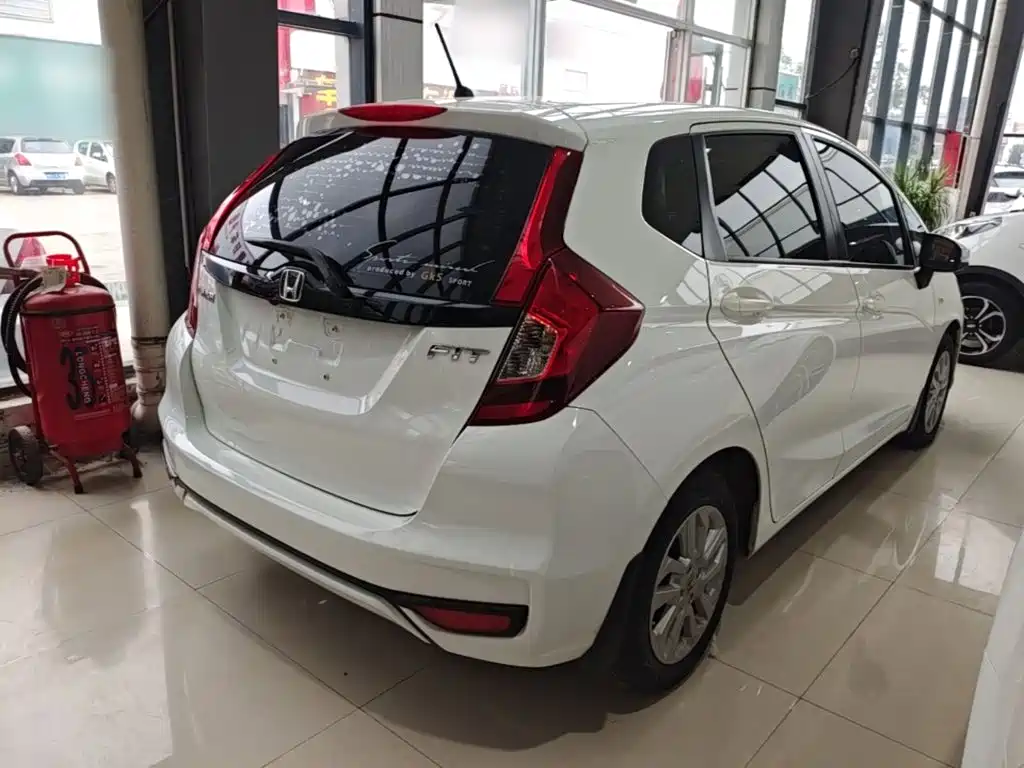 Honda Fit — миниатюра 7