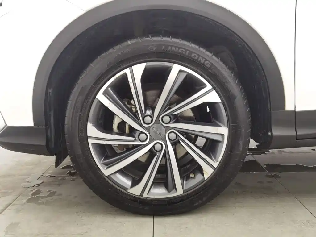 Geely Binyue — миниатюра 17