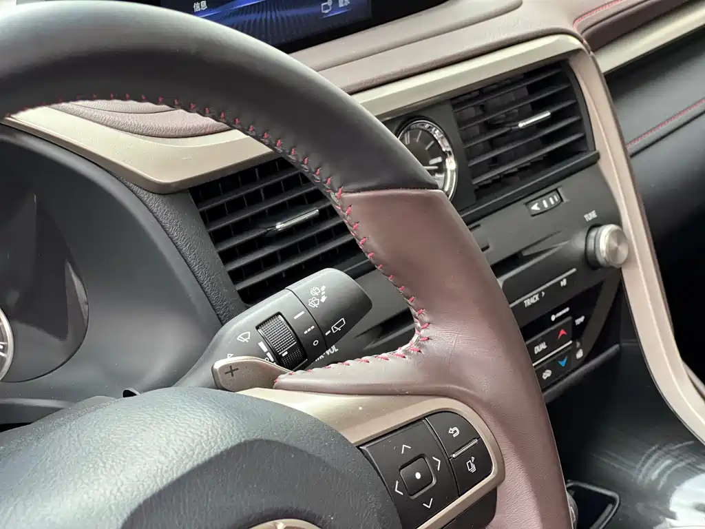 Lexus RX — миниатюра 13