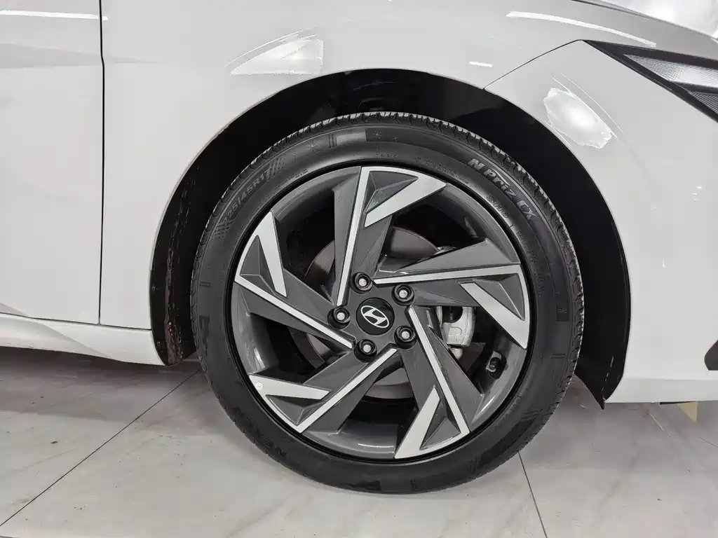 Hyundai Elantra — миниатюра 4