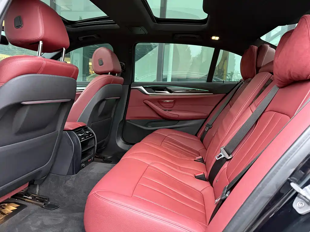 BMW 5 Series — миниатюра 14
