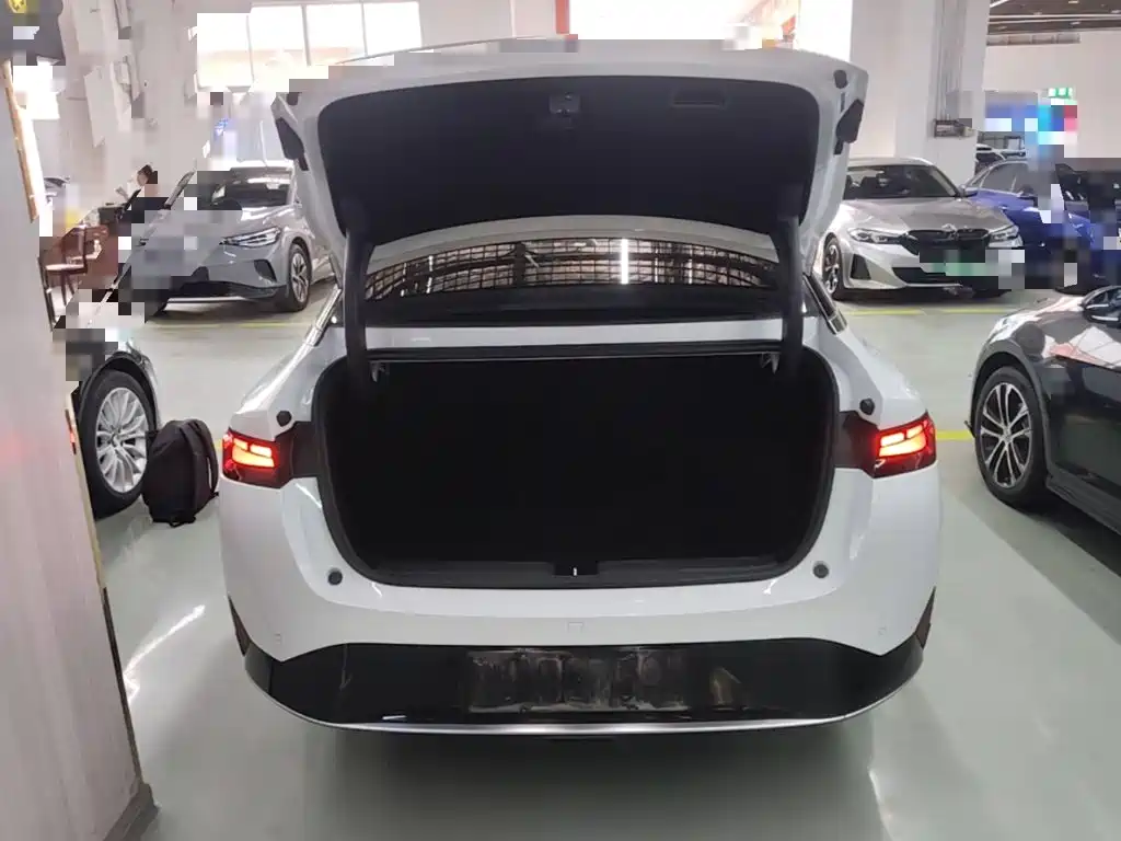 XPeng P5 — миниатюра 19