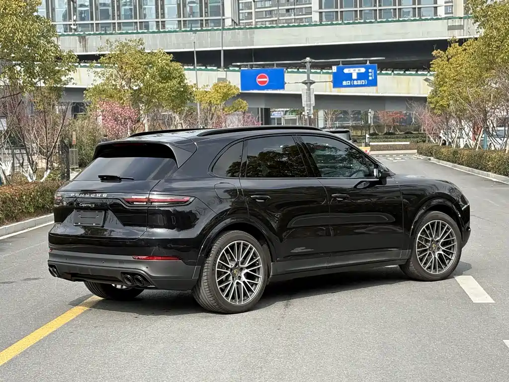 PORSCHE CAYENNE