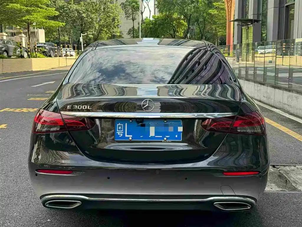 Mercedes-Benz E-Class — миниатюра 5