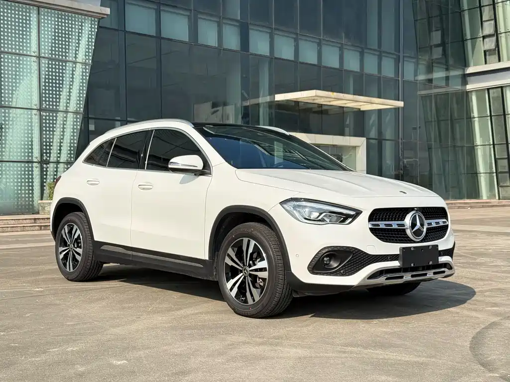 MERCEDES-BENZ GLA