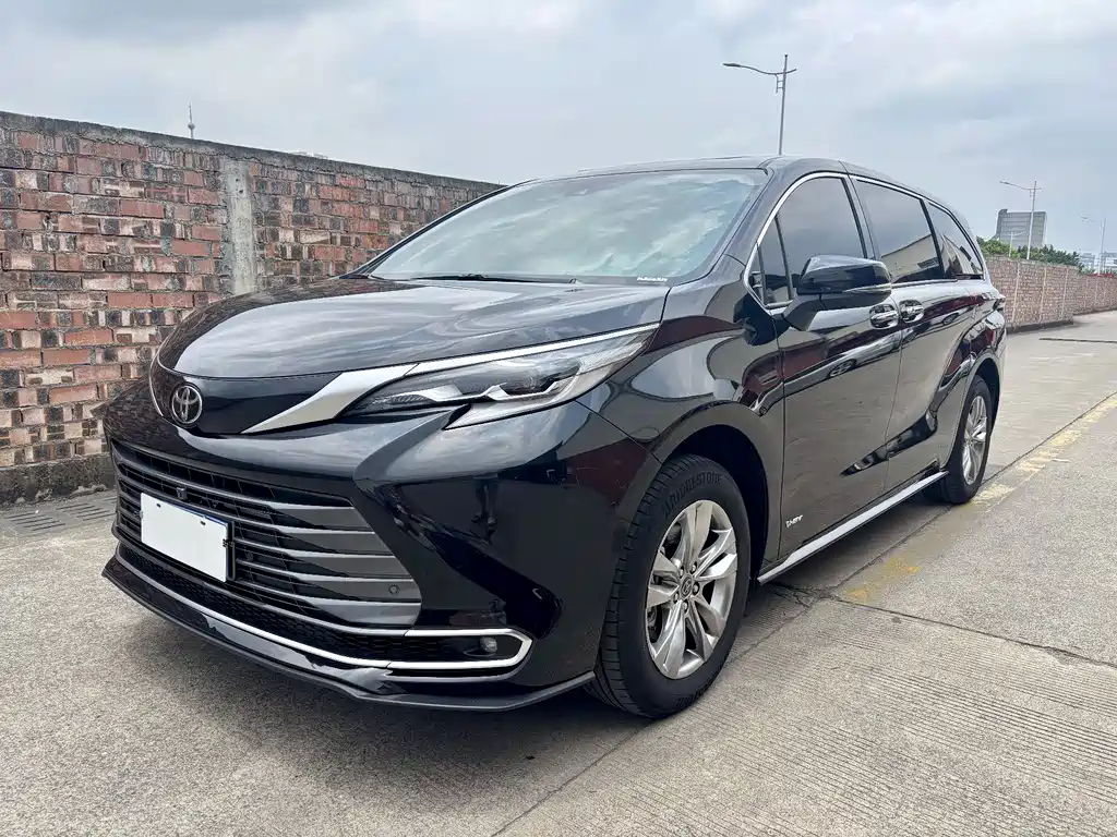 Toyota Sienna 2025