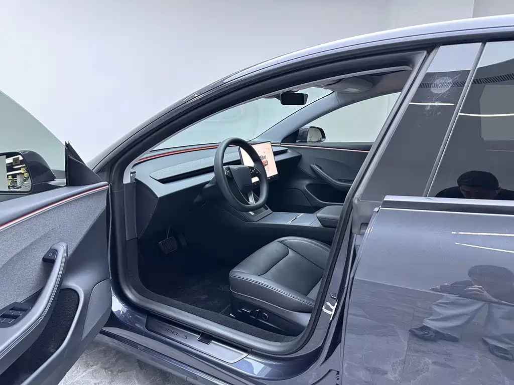 Tesla Model 3 — миниатюра 16