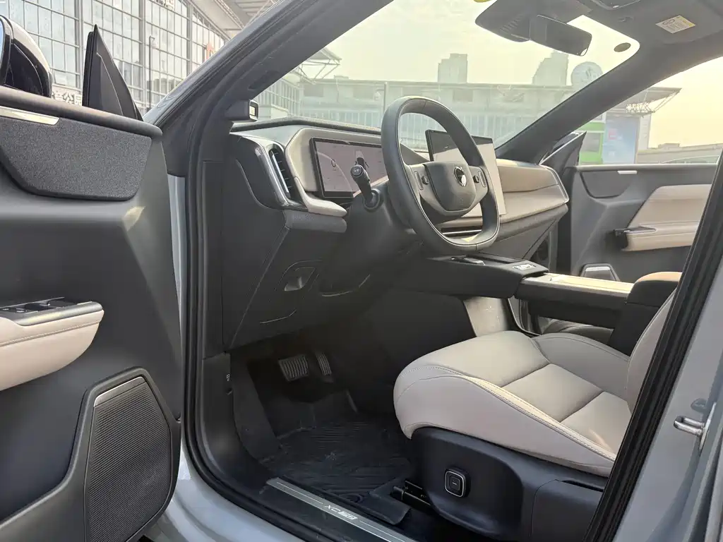 Volvo XC70 PHEV — миниатюра 13