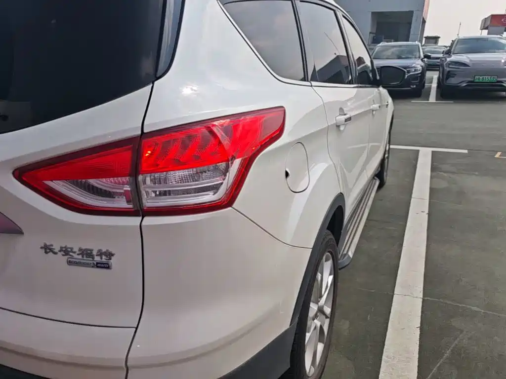 Ford Kuga — миниатюра 8