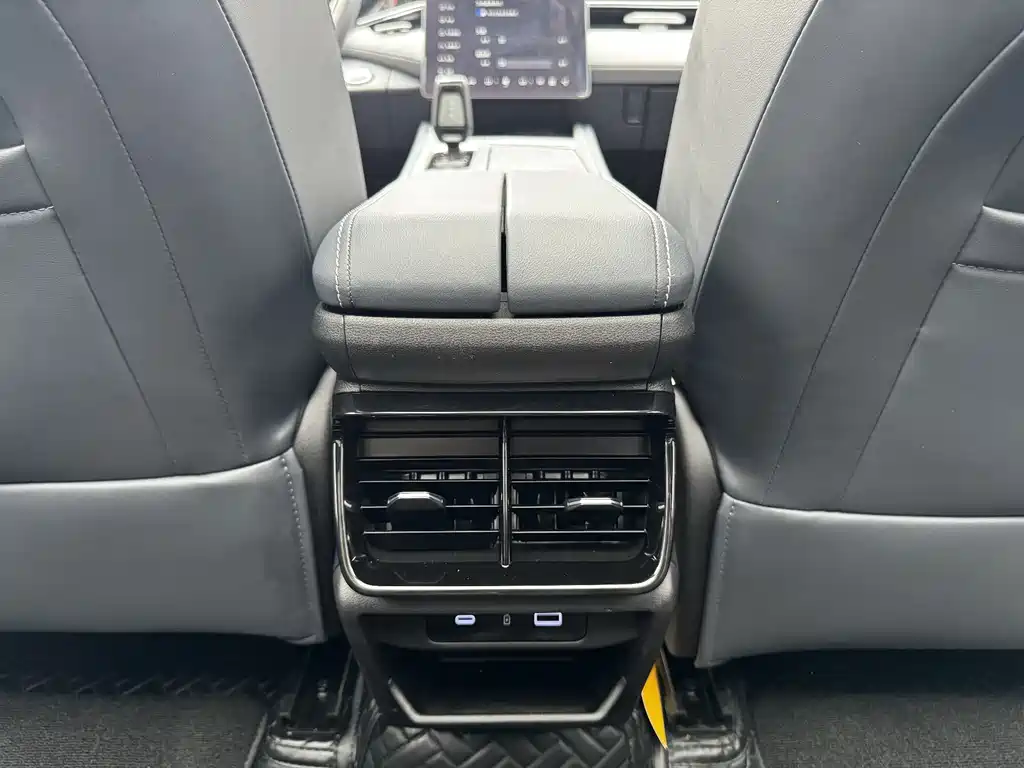 Geely Boyue L — миниатюра 16