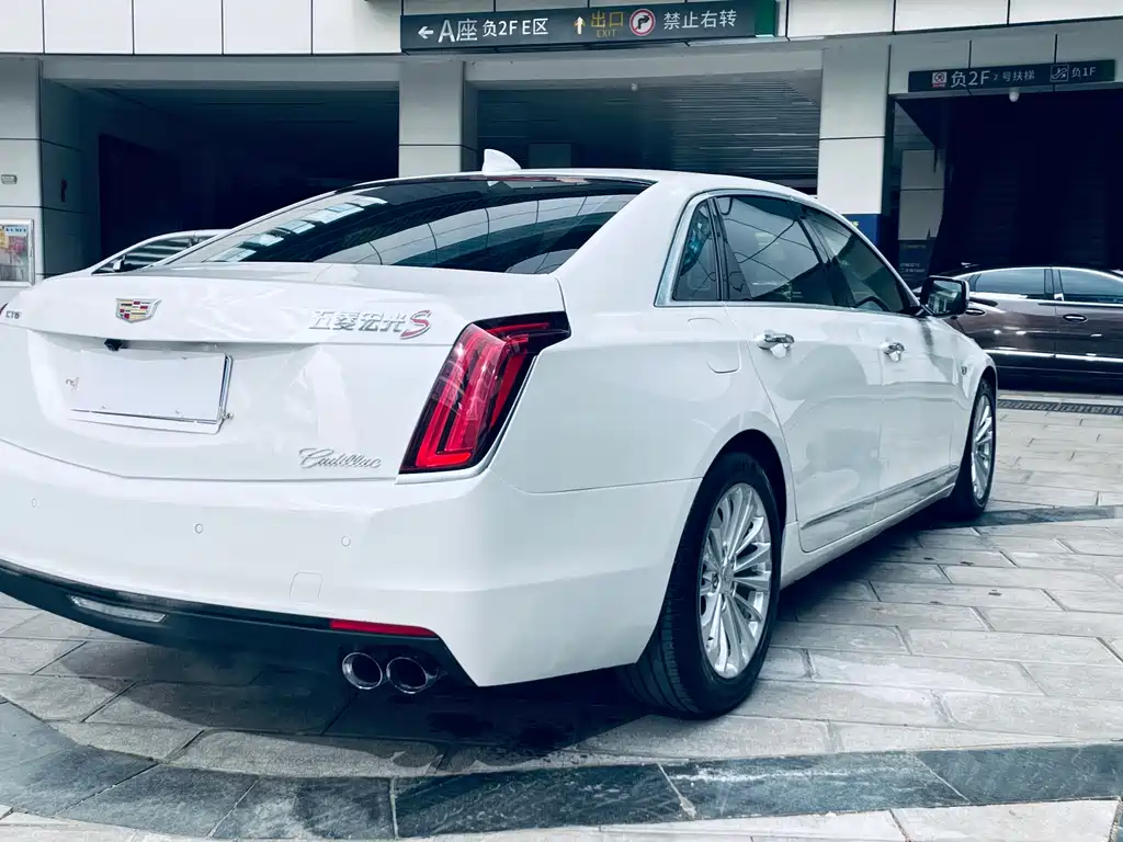 CADILLAC CT6