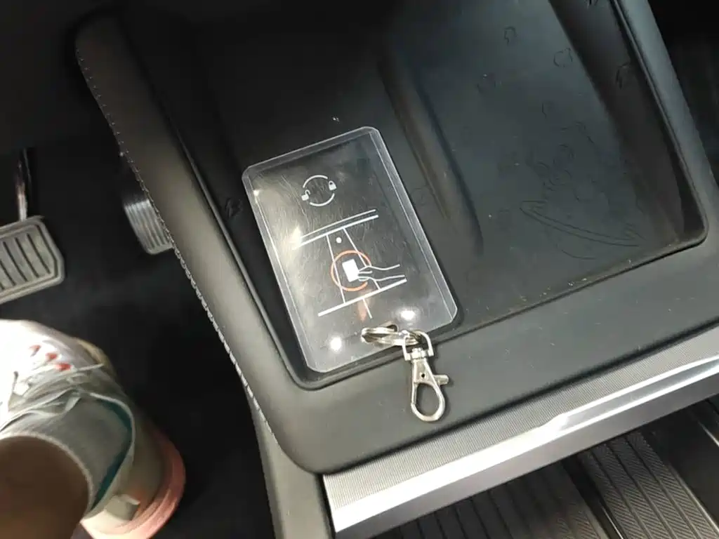 Tesla Model 3 — миниатюра 9