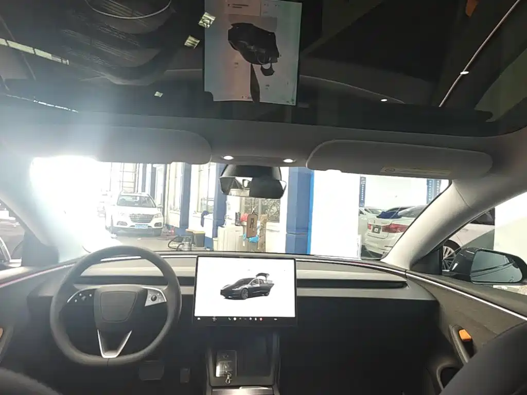 Tesla Model 3 — миниатюра 18