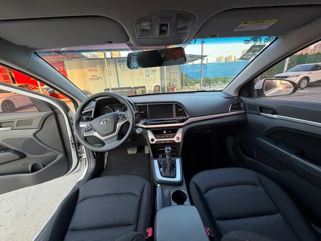 Hyundai Elantra — миниатюра 6