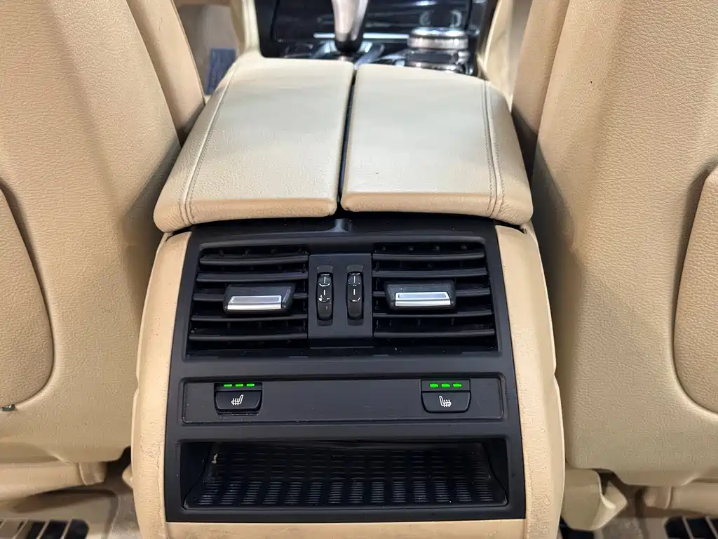 BMW 5 Series — миниатюра 13