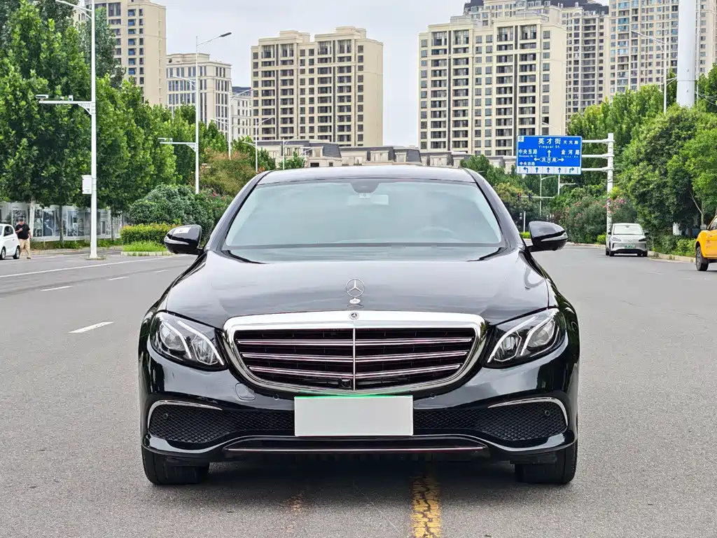 Mercedes-Benz E-Class — миниатюра 2