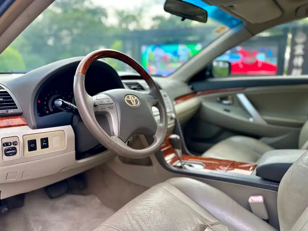 Toyota Camry — миниатюра 7