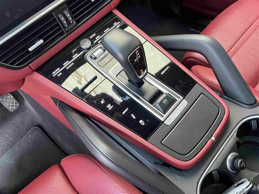 Porsche Cayenne — миниатюра 7