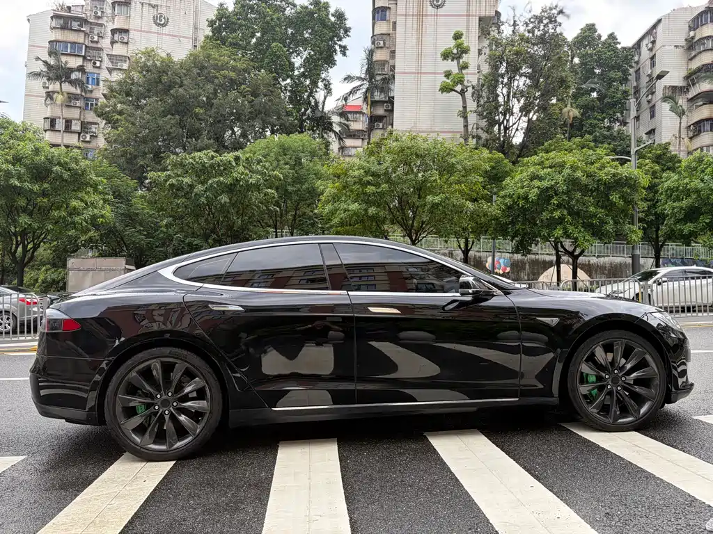 Tesla Model S — миниатюра 4