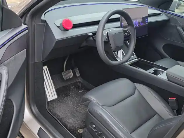 Tesla Model Y L — миниатюра 5