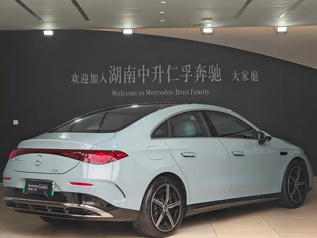 Mercedes-Benz CLA 2025 300L