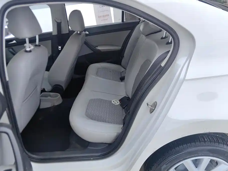 Skoda Rapid — миниатюра 11