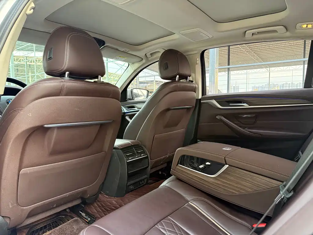 BMW 5 Series New Energy — миниатюра 20